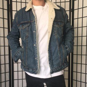 COPY - LEVIS DENIM JACKET size small